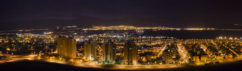 όψη νύχτας πόλεων aqaba eilat στοκ εικόνα όψη νύχτας πόλεων aqaba eilat στοκ εικόνα