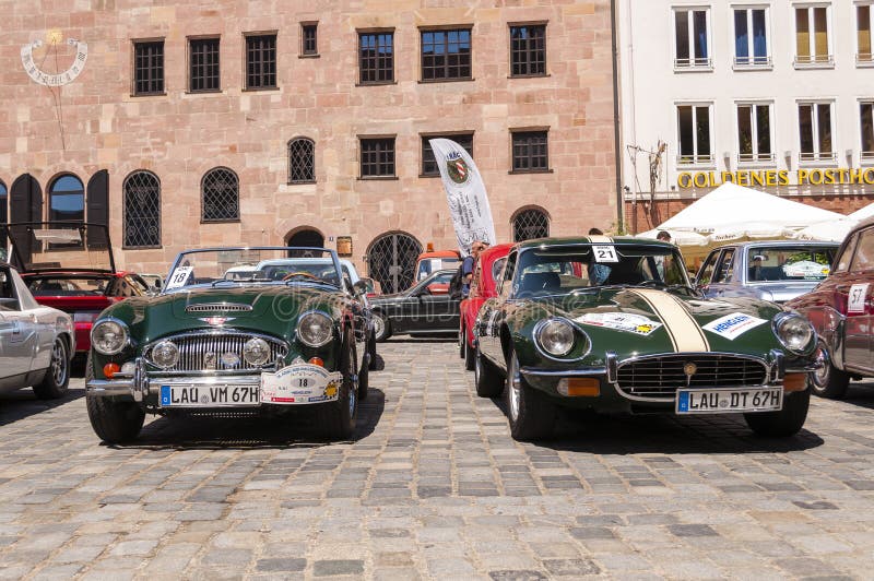 Ώστιν-Healey 3000 MK ΙΙ και τύπος ιαγουάρων Ε στοκ εικόνα Ώστιν-Healey 3000 MK ΙΙ και τύπος ιαγουάρων Ε στοκ εικόνα