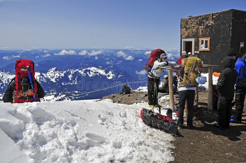 Альпинисты на Mount Rainier, Вашингтоне стоковое изображение rf Альпинисты на Mount Rainier, Вашингтоне стоковое изображение rf