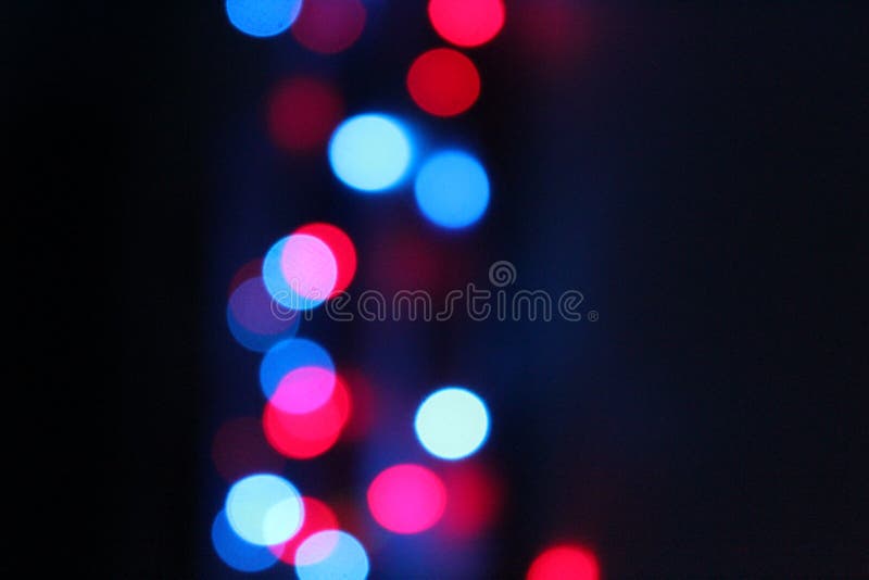 Абстрактные тоны сини bokeh светов, красных, розовых и белых на черной предпосылке стоковые изображения Абстрактные тоны сини bokeh светов, красных, розовых и белых на черной предпосылке стоковые изображения