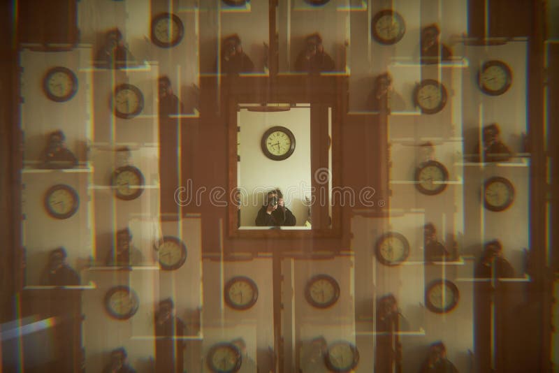 абстрактный образ женщины и настенные часы. эффект калейдоскопа. стоковое изображение rf