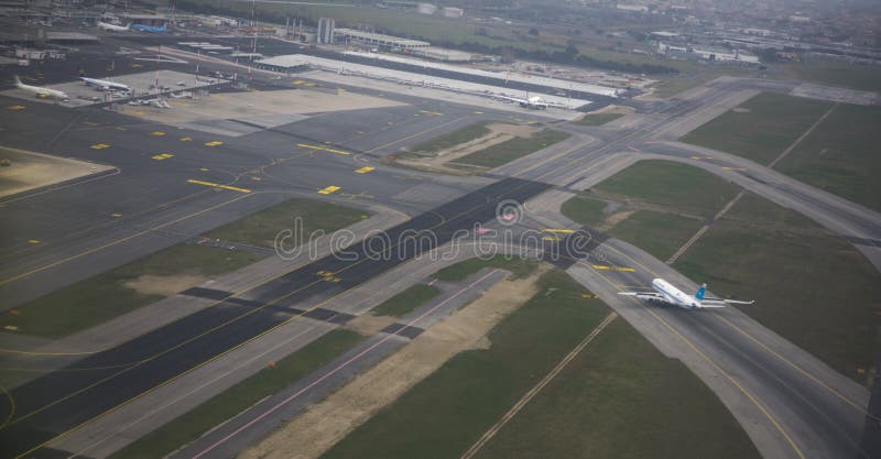 Авиапорт Fiumicino Сделанная подготовка для полета стоковая фотография Авиапорт Fiumicino Сделанная подготовка для полета стоковая фотография