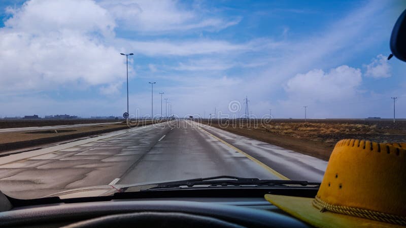 Автомагистраль в Саудовской Аравии стоковая фотография rf Автомагистраль в Саудовской Аравии стоковая фотография rf