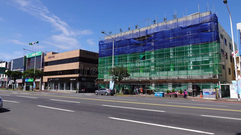 Автомобили на улице в центре города в Jeju, Южной Корее видеоматериал