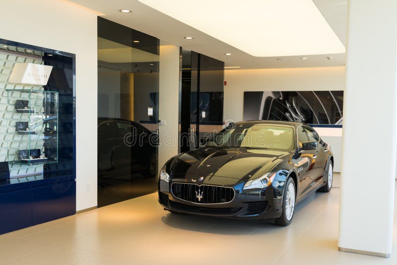 Автомобиль Maserati для продажи стоковое изображение rf Автомобиль Maserati для продажи стоковое изображение rf