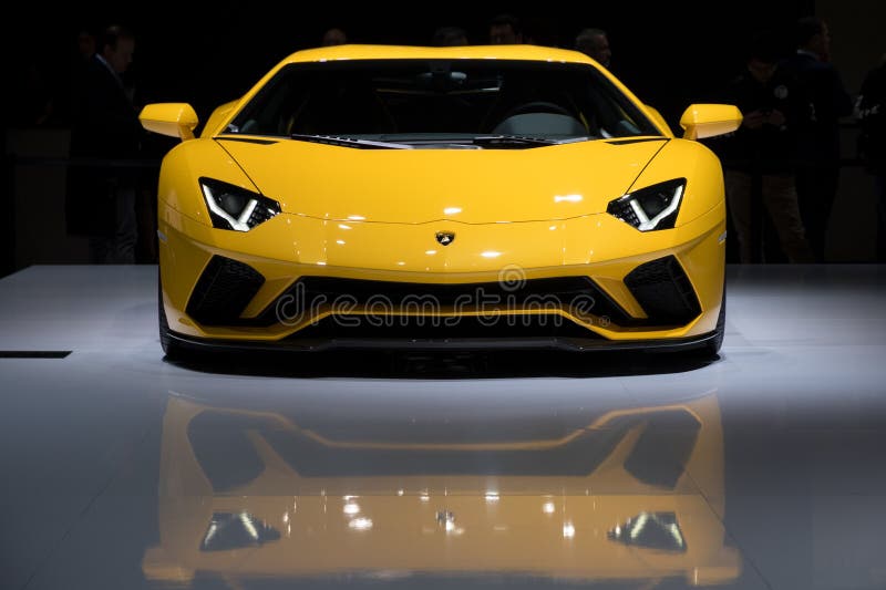 Автомобиль спорт Lamborghini Aventador s стоковое изображение rf Автомобиль спорт Lamborghini Aventador s стоковое изображение rf