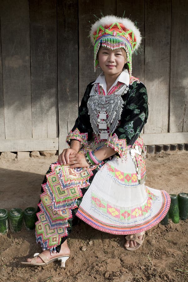 азиатская женщина портрета Лаоса hmong стоковые изображения rf