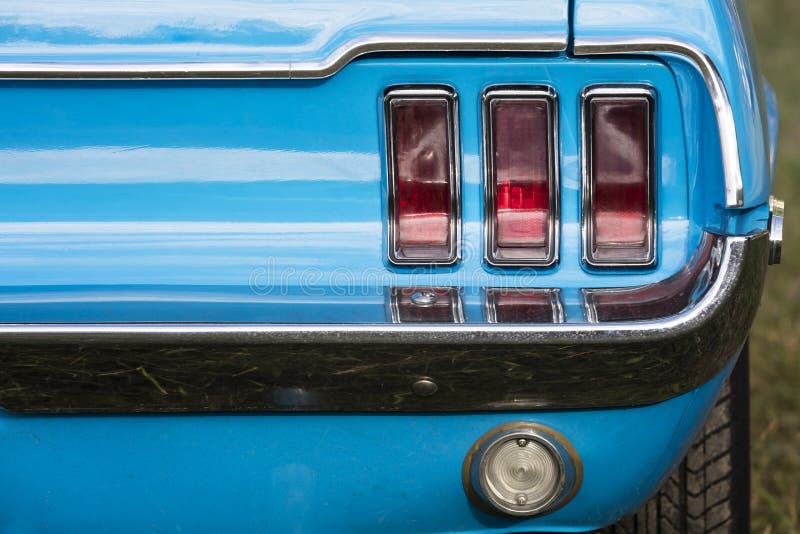 Американский винтажный автомобиль, вид сзади стоковое фото Американский винтажный автомобиль, вид сзади стоковое фото