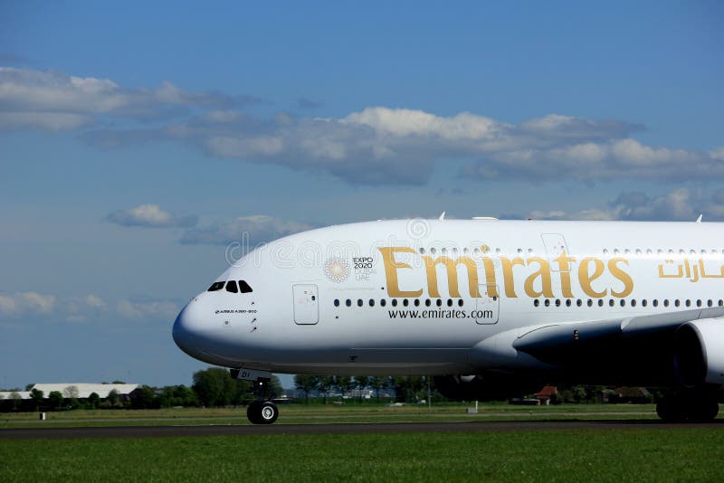 Амстердам Нидерланды - 3-ье мая 2018: Аэробус A380-800 эмиратов A6-EDI стоковое фото rf Амстердам Нидерланды - 3-ье мая 2018: Аэробус A380-800 эмиратов A6-EDI стоковое фото rf