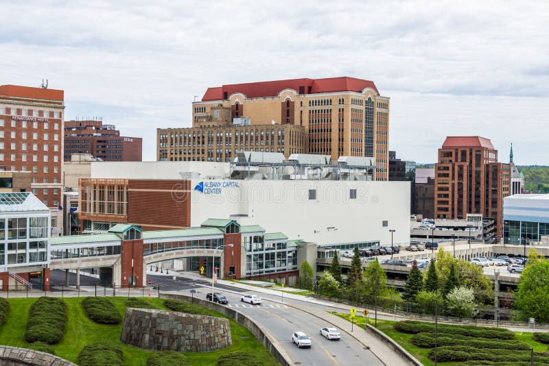 Антенна городских зданий в Albany, Нью-Йорке стоковое фото rf