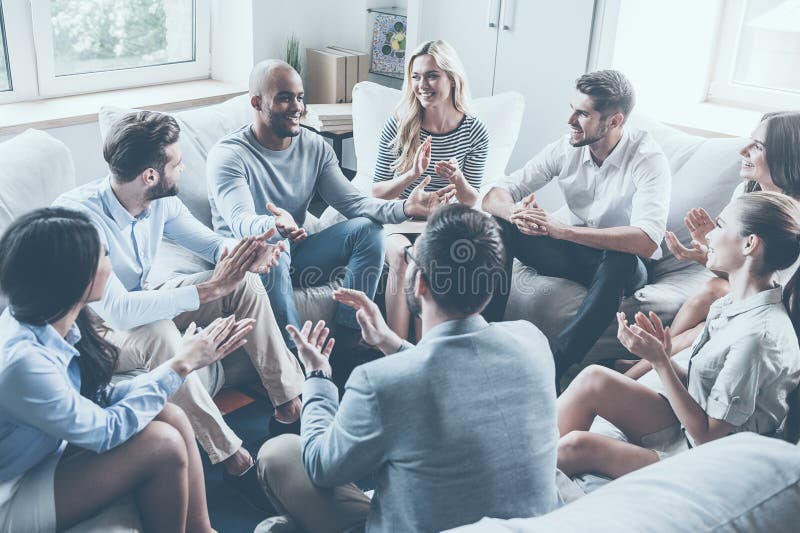 Аплодировать их достижениям Стоковое Фото - изображение насчитывающей ...