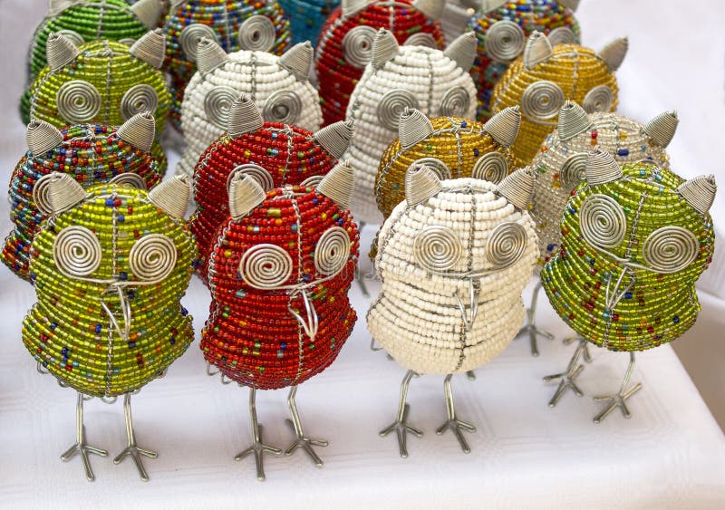 Африканский традиционный handmade красочный провод шарика забавляется животный сыч птицы стоковые фотографии rf