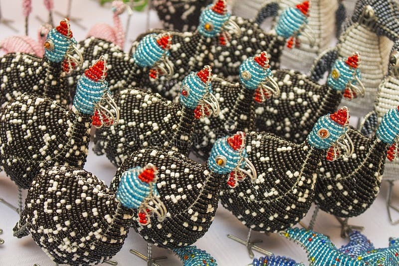 Африканский традиционный handmade красочный провод шарика забавляется животные птицы стоковое изображение