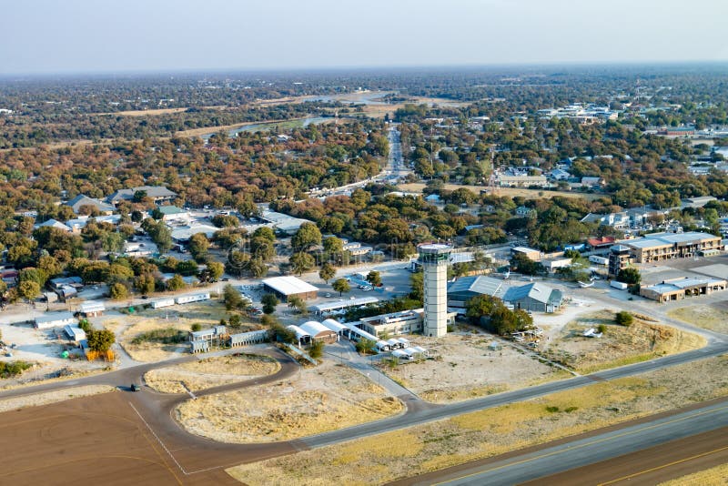 Аэропорт Maun сверху в Ботсване в Африке