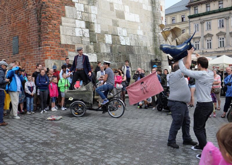 30-ая улица - международный фестиваль уличных театров в Cracow, Польше стоковое изображение rf