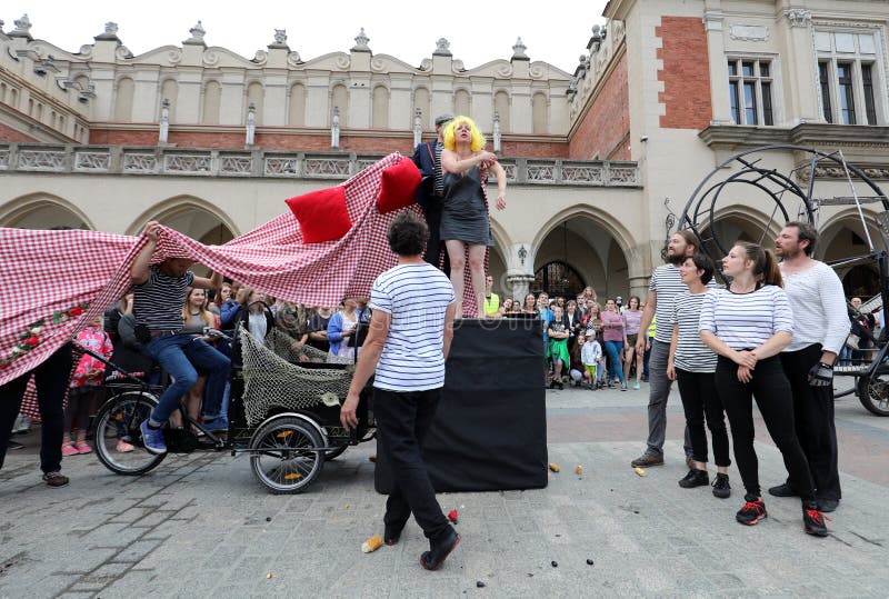 30-ая улица - международный фестиваль уличных театров в Cracow, Польше стоковые изображения rf