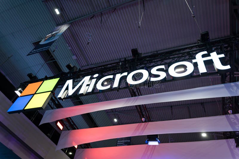 Барселона Испания 4 марта 2025 : Логотип Microsoft можно увидеть на выставке Mobile World Congress 2025 стоковое фото