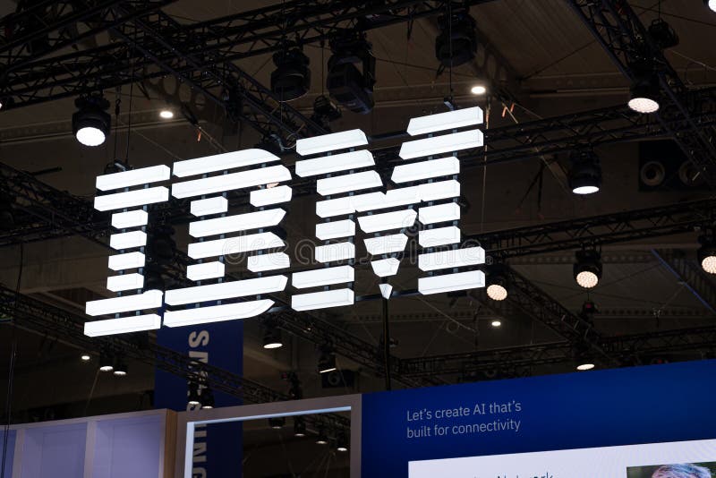 Барселона Испания 4 марта 2025 : Логотип производителя микросхем IBM можно увидеть на выставке Mobile World Congress 2025 MWC стоковое фото