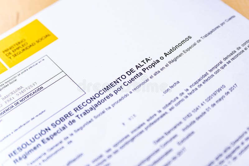 Барселона, Испания 20-ое апреля 2020 : Закрыть вверх autonomos альта сформируйте для испанской налоговой декларации символ испанск стоковое фото