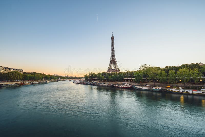 башня eiffel paris стоковая фотография rf