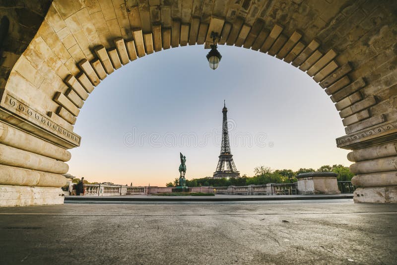башня eiffel paris стоковые фото