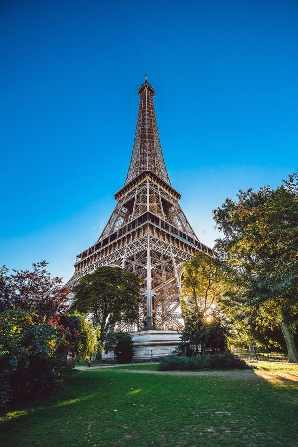 башня eiffel paris стоковое изображение rf