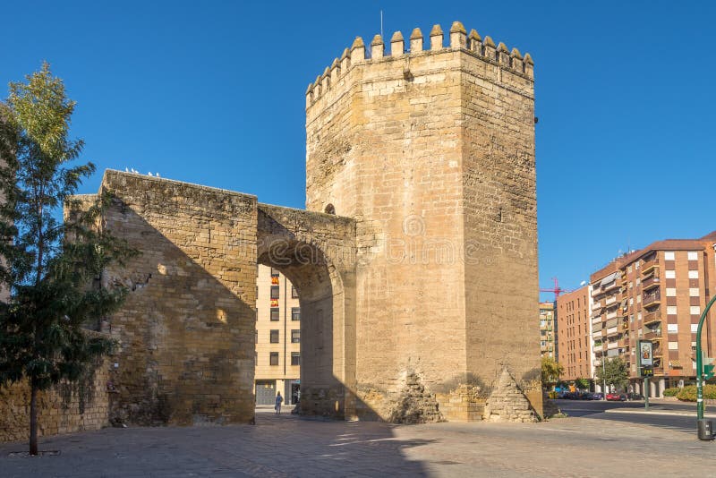 Башня Malmureta в улицах Cordoba в Испании стоковые изображения