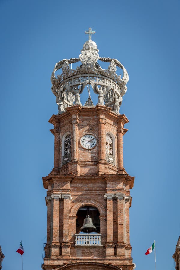 Башня нашей дамы церков Guadalupe - Puerto Vallarta, Халиско, Мексики стоковое фото rf Башня нашей дамы церков Guadalupe - Puerto Vallarta, Халиско, Мексики стоковое фото rf