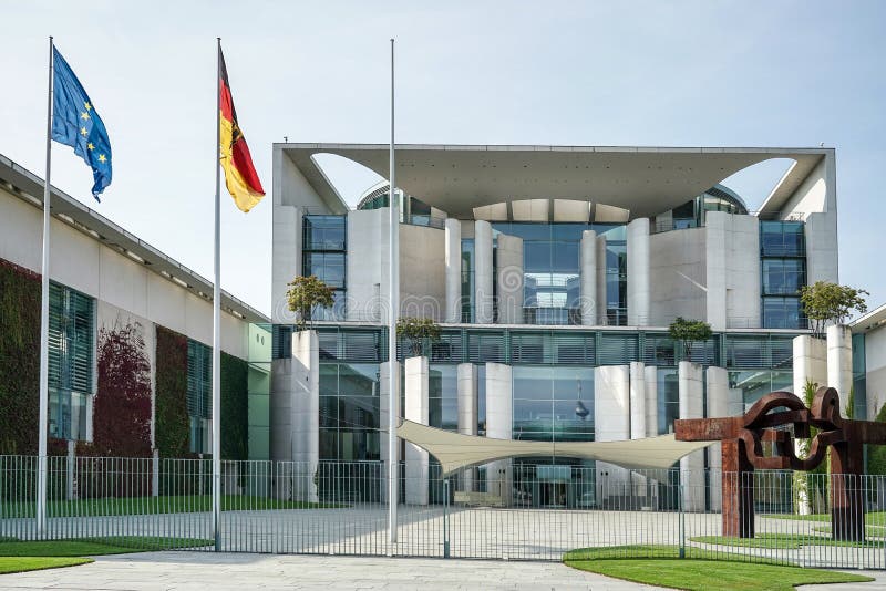 БЕРЛИН, GERMANY/EUROPE - 15-ОЕ СЕНТЯБРЯ: Федеральное ведомство канцлера стоковое фото rf БЕРЛИН, GERMANY/EUROPE - 15-ОЕ СЕНТЯБРЯ: Федеральное ведомство канцлера стоковое фото rf
