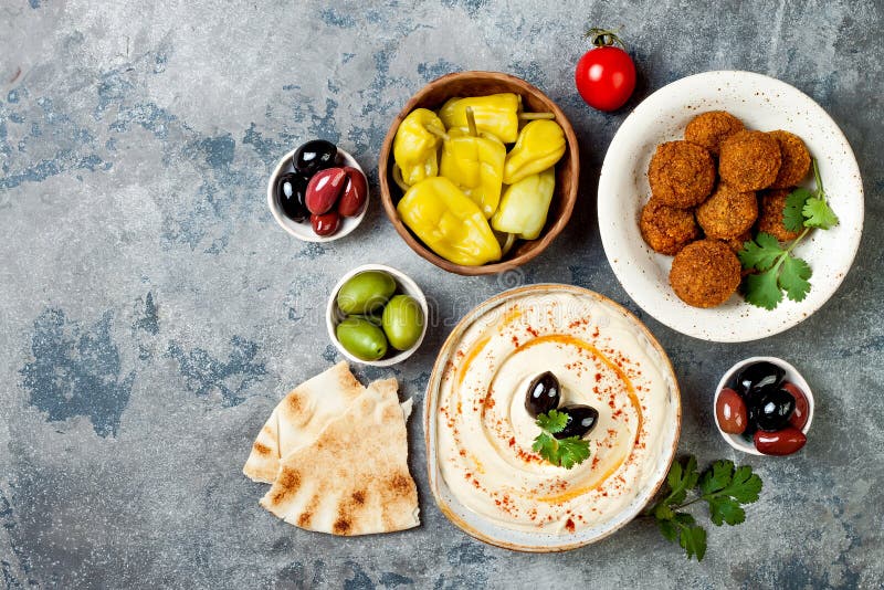 Ближневосточный традиционный обедающий Подлинная арабская кухня Еда партии Meze Взгляд сверху, плоское положение, надземное стоковые изображения Ближневосточный традиционный обедающий Подлинная арабская кухня Еда партии Meze Взгляд сверху, плоское положение, надземное стоковые изображения