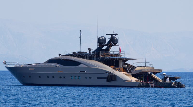 Большая роскошная частная яхта на море. стоковое изображение rf Большая роскошная частная яхта на море. стоковое изображение rf