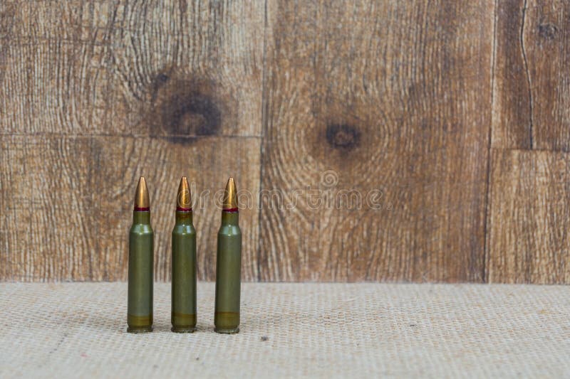Боеприпасы SKS в воинском зеленом цвете стоковая фотография Боеприпасы SKS в воинском зеленом цвете стоковая фотография