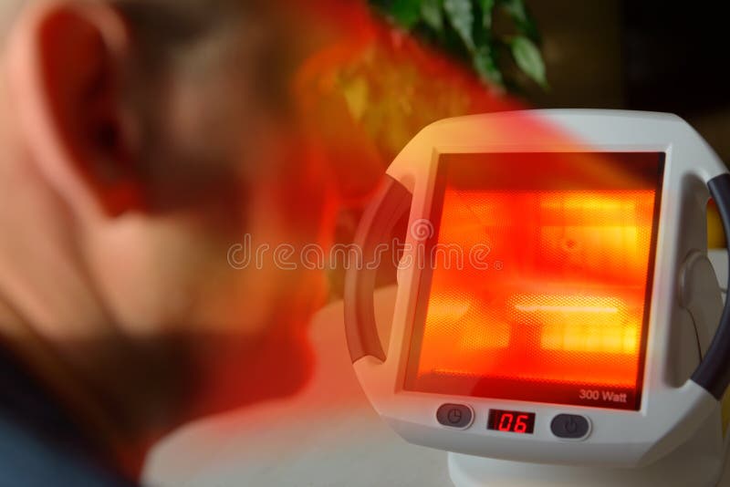 боль с помощью инфракрасной светотерапии стоковые изображения