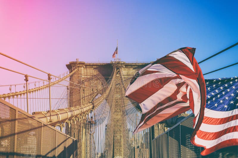 Бруклинский мост над Ист-Ривер, Нью-Йорком, NY, США