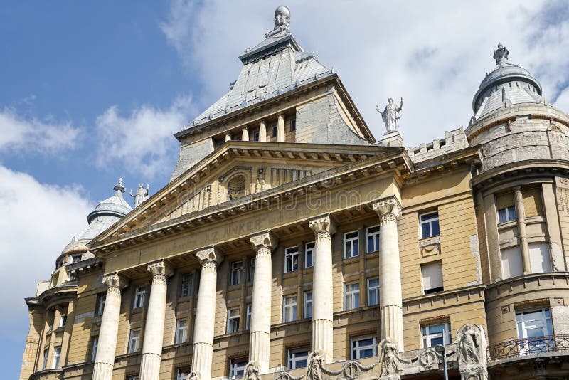 БУДАПЕШТ, HUNGARY/EUROPE - 21-ОЕ СЕНТЯБРЯ: Дом Anker в Budapes стоковое фото БУДАПЕШТ, HUNGARY/EUROPE - 21-ОЕ СЕНТЯБРЯ: Дом Anker в Budapes стоковое фото