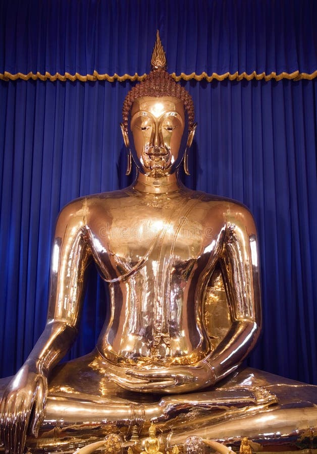The world's largest (5-1/2 tons) solid gold Buddha in Bangkok, Thailand. Housed in the temple of Wat Trai Mit. The world's largest (5-1/2 tons) solid gold Buddha in Bangkok, Thailand. Housed in the temple of Wat Trai Mit.
