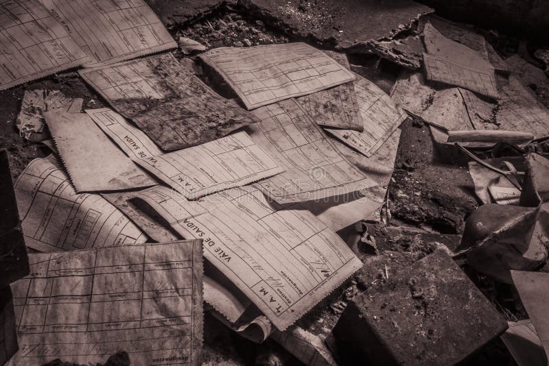Бумаги покинули фабрику стоковые фотографии rf Бумаги покинули фабрику стоковые фотографии rf