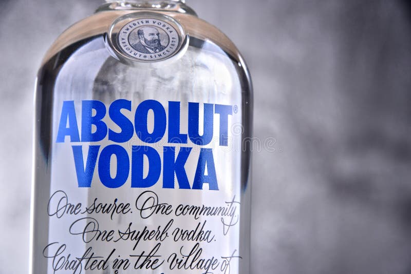Бутылка водочки Absolut стоковые изображения Бутылка водочки Absolut стоковые изображения