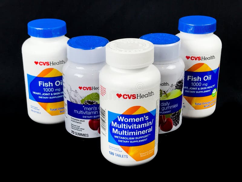 Бутылки различных витаминов и дополнений CVSHealth для хороших здоровий стоковые фото Бутылки различных витаминов и дополнений CVSHealth для хороших здоровий стоковые фото