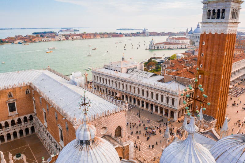 В результате снимок дворца дожей и campanile марок св. стоковая фотография rf