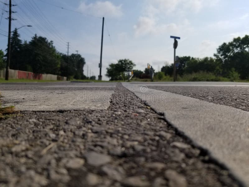 В середине Crossway стоковое изображение В середине Crossway стоковое изображение