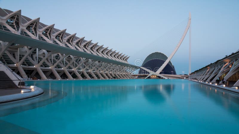 Валенсия, Испания - 28-ое апреля 2019: Город ciencias las Ciudad de las artes y искусств и наук, конструированный Calatrava стоковое изображение Валенсия, Испания - 28-ое апреля 2019: Город ciencias las Ciudad de las artes y искусств и наук, конструированный Calatrava стоковое изображение
