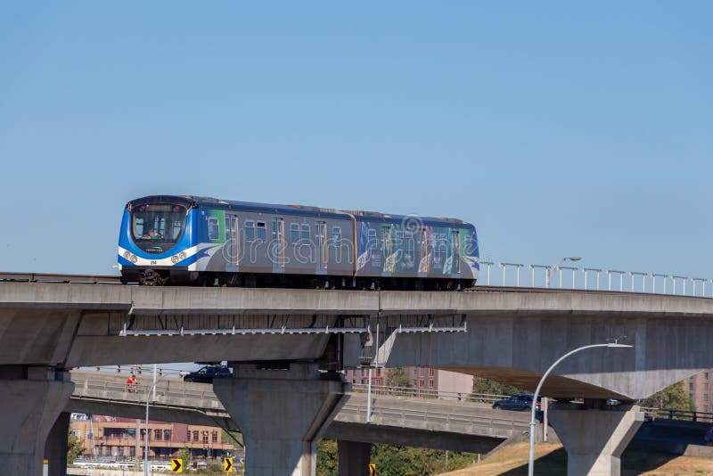 Ванкувер, Канада - около 2018: Линия Skytrain Канады стоковое фото rf Ванкувер, Канада - около 2018: Линия Skytrain Канады стоковое фото rf