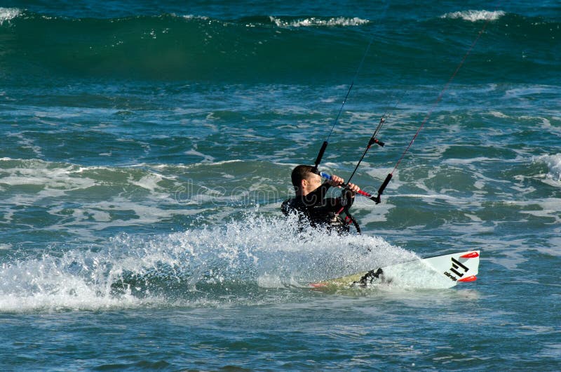 Kitesurfing стоковое изображение rf
