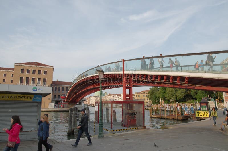 ВЕНЕЦИЯ, della Costituzione Ponte, мост над большим каналом стоковые фотографии rf ВЕНЕЦИЯ, della Costituzione Ponte, мост над большим каналом стоковые фотографии rf