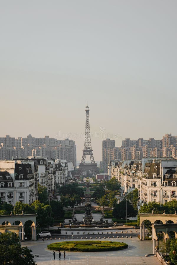 вертикальная атмосфера имитации башни в тяндучэне стоковые фото
