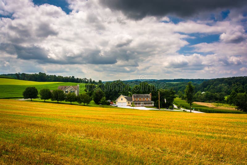 Взгляд полей фермы и Rolling Hills в сельском Carroll County, m стоковое фото