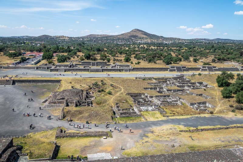 Взгляд сверху руин Teotihuacan - Мехико, Мексики стоковое фото rf Взгляд сверху руин Teotihuacan - Мехико, Мексики стоковое фото rf