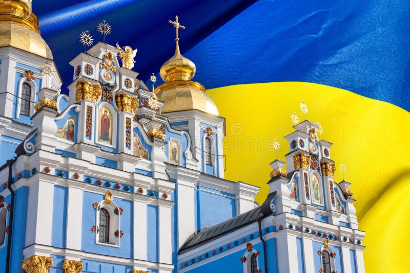Взгляд St Michaels Золот-придал куполообразную форму монастырь в Киеве, украинской православной церков церков - патриархате Киева стоковое фото Взгляд St Michaels Золот-придал куполообразную форму монастырь в Киеве, украинской православной церков церков - патриархате Киева стоковое фото