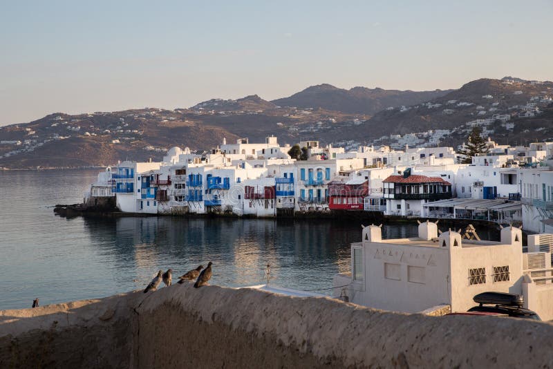 Взгляд на небольших Белых Домах в городке Mykonos стоковое фото rf Взгляд на небольших Белых Домах в городке Mykonos стоковое фото rf